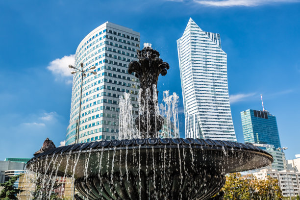 华沙的摩天大楼喷泉图片下载