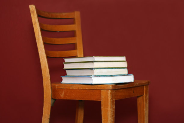 椅子和书籍图片下载