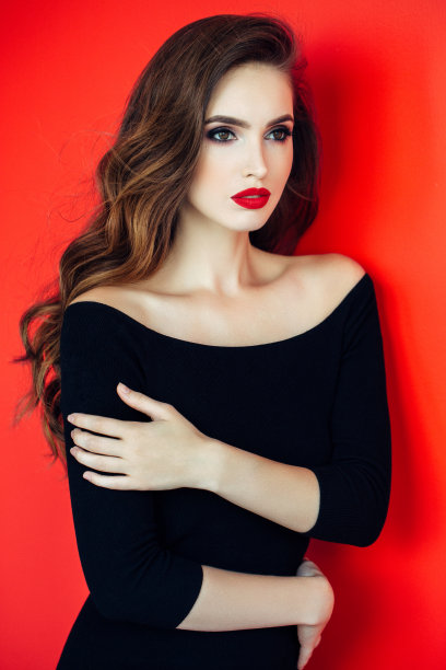 发型时髦的漂亮女人图片下载