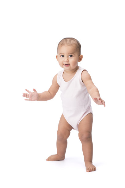 宝宝站起来，拍拍手。图片下载