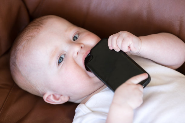 婴儿咀嚼手机图片下载