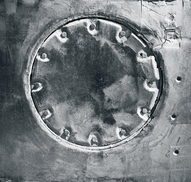 近距离观察闪亮划伤的金属表面图片下载