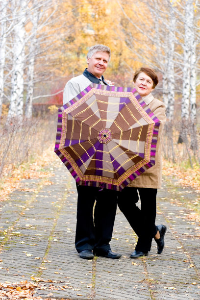 高级夫妇在一起图片下载