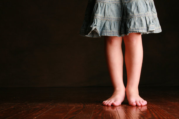 小女孩的腿和脚图片下载