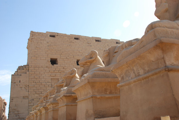 埃及卢克索的狮身人面像之路图片下载