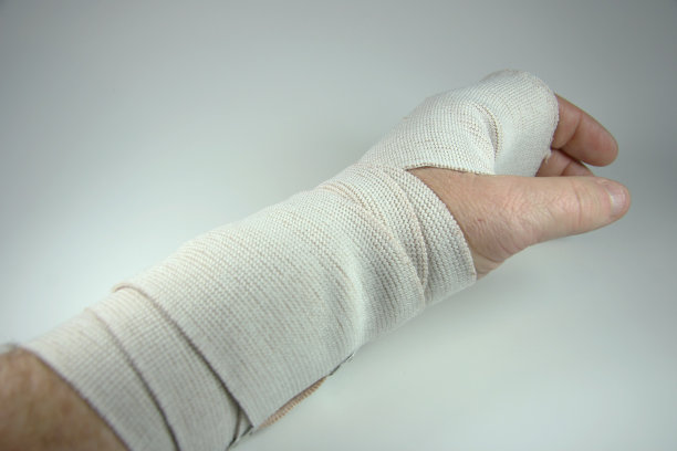 绷带上的手图片下载