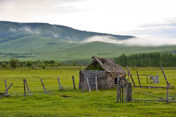 草原木质建筑图片下载