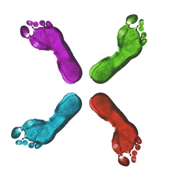 四个不同方向的彩色脚印图片下载