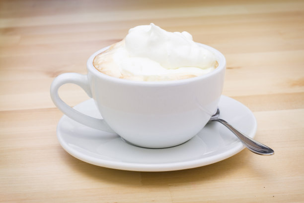加奶油的咖啡图片下载