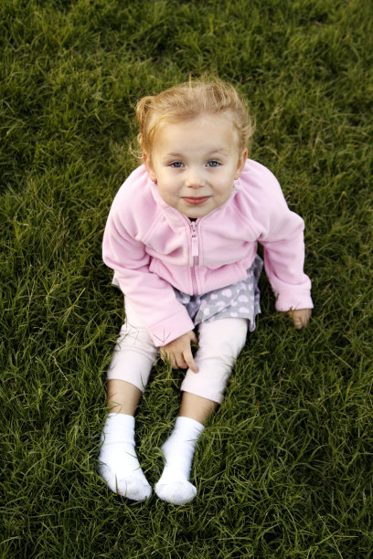 快乐的女孩图片下载