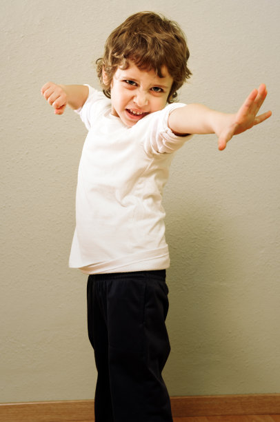 孩子打架图片下载