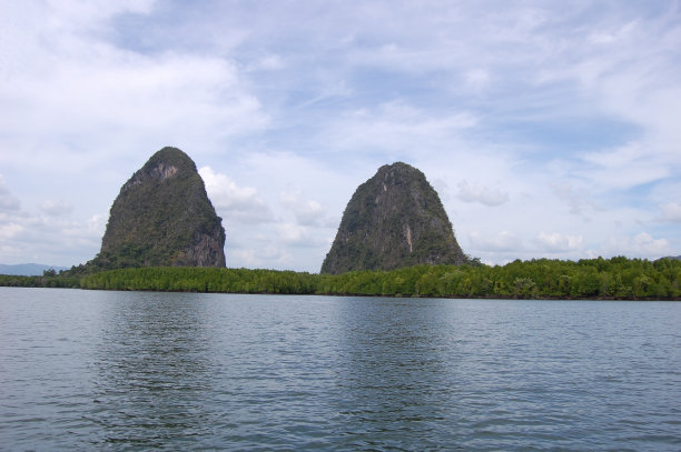 泰国攀牙湾国家公园的石灰岩图片下载