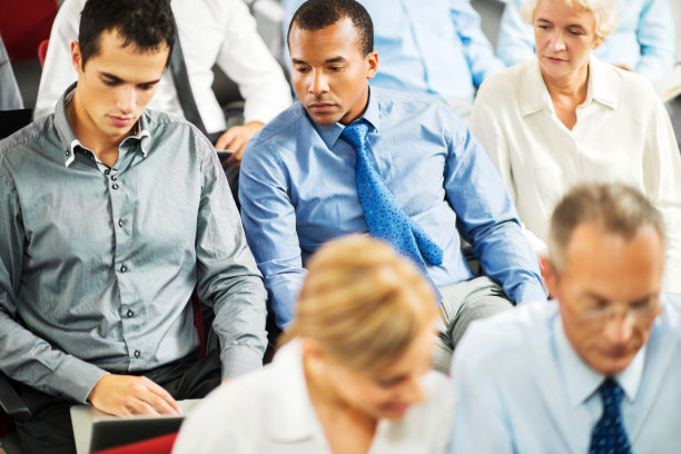 在研讨会上的商人。图片下载