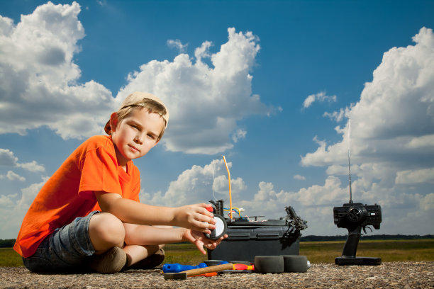 修理无线电控制车图片下载