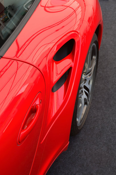 红色跑车图片下载