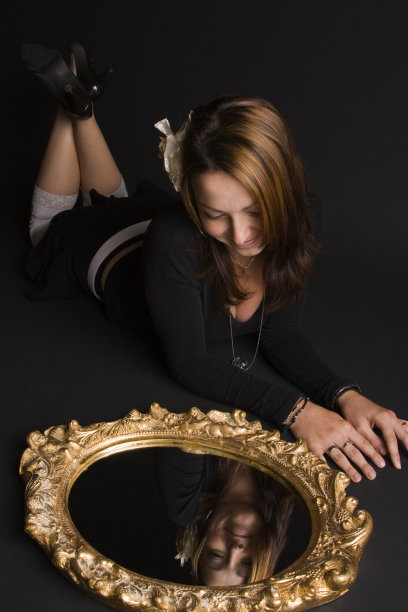 镜子中的爱图片下载