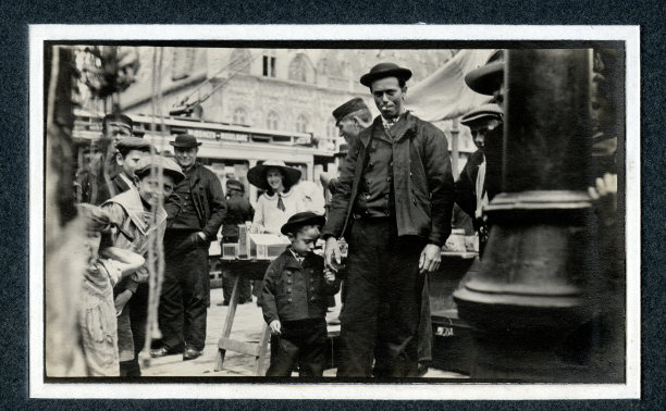 爱德华时代的街道场景比利时-老照片图片下载