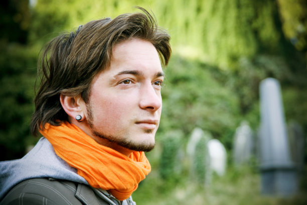 年轻男性图片下载