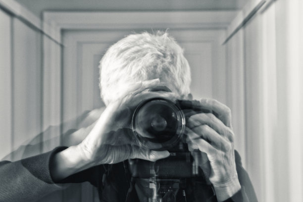 摄影师的自画像图片下载