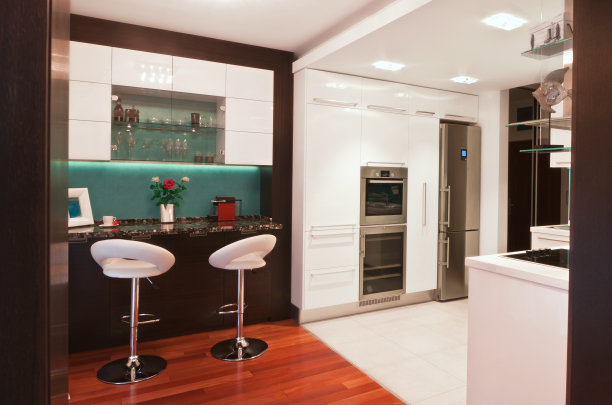 带酒吧的现代厨房图片下载