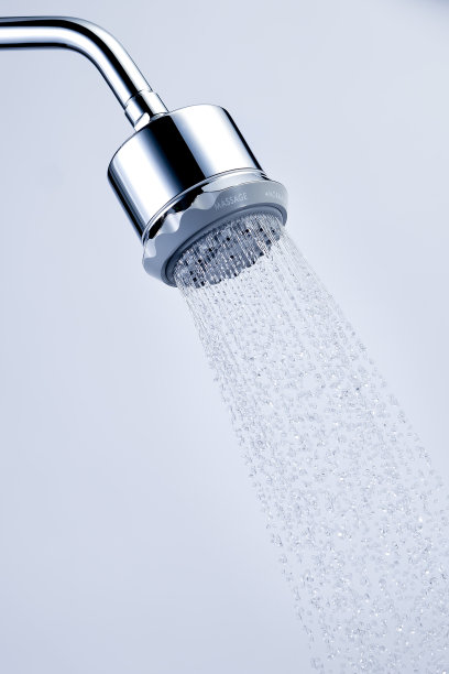 带有停止动作液滴的淋浴喷头图片下载
