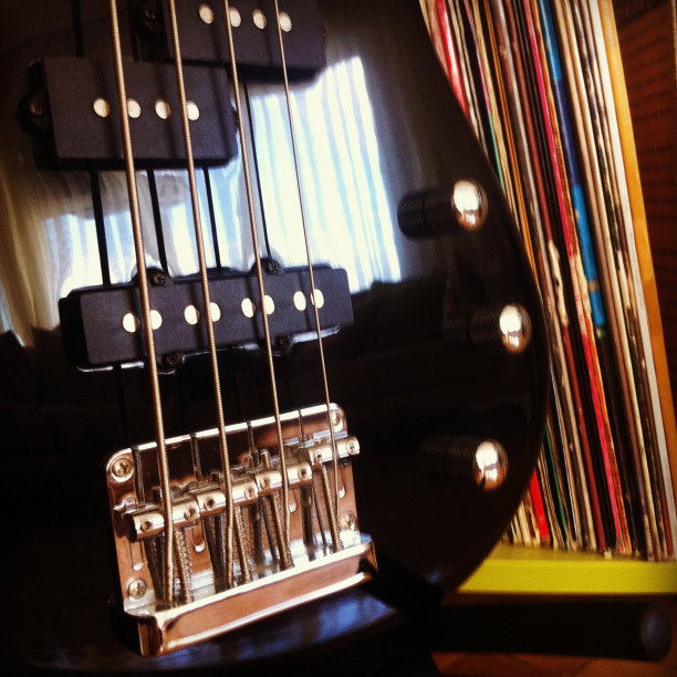 低音特写图片下载