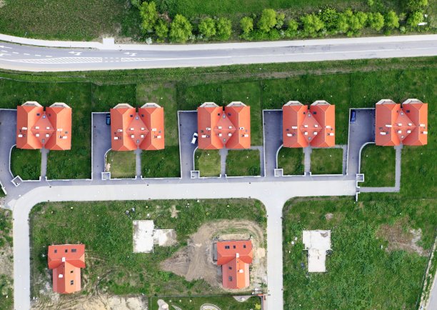 郊区住宅发展鸟瞰图图片下载