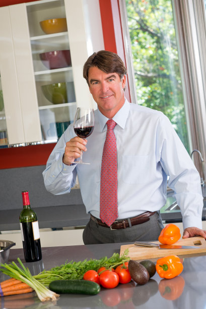 给酒瓶塞软木塞图片下载