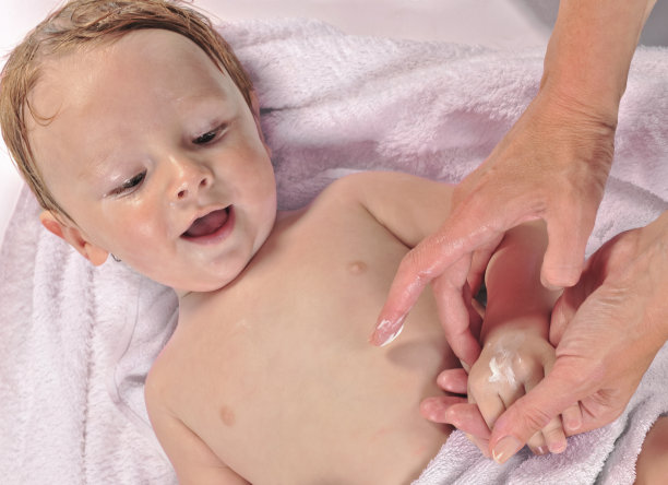 照顾宝宝-洗澡后图片下载