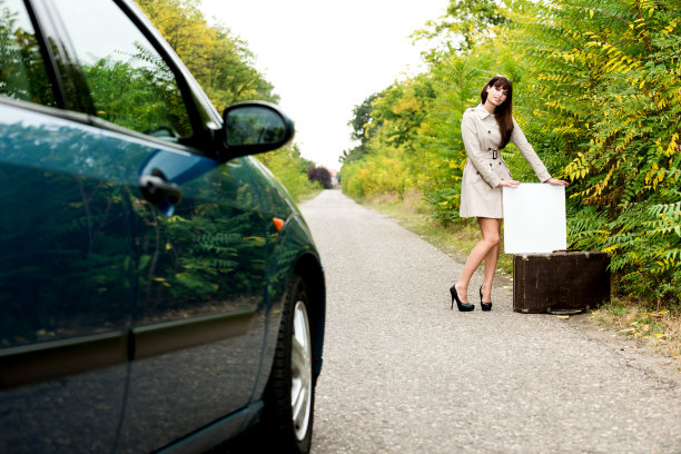 年轻女孩《银河系漫游指南》图片下载