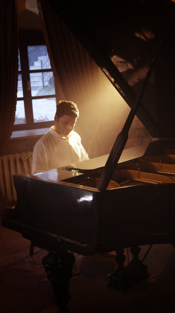 钢琴家图片下载