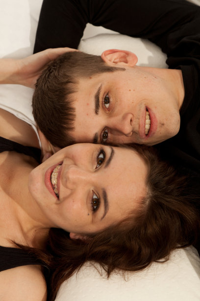 年轻夫妇特写镜头图片下载