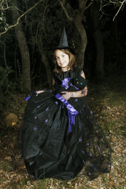 万圣节孩子女巫图片下载