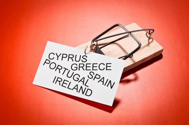 危机中，欧元区国家陷入陷阱，孤立于红色之上图片下载