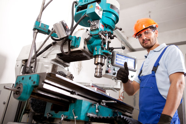 年轻的工头图片下载