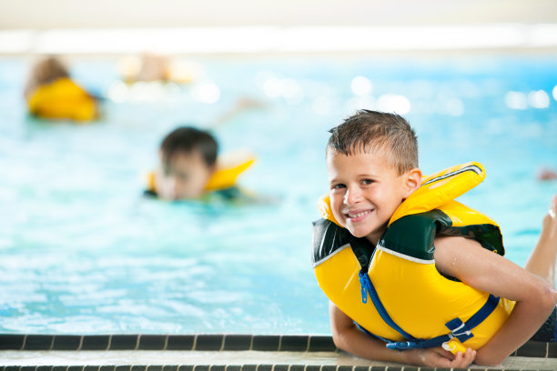 游泳课图片下载