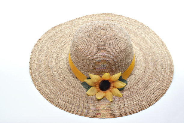 有向日葵装饰的草帽图片下载