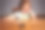 紧张的小女孩坐在课桌上素材图片