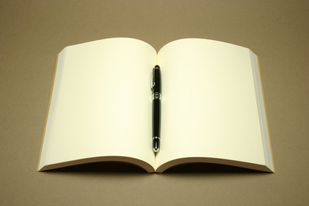 空白笔记本和笔图片下载