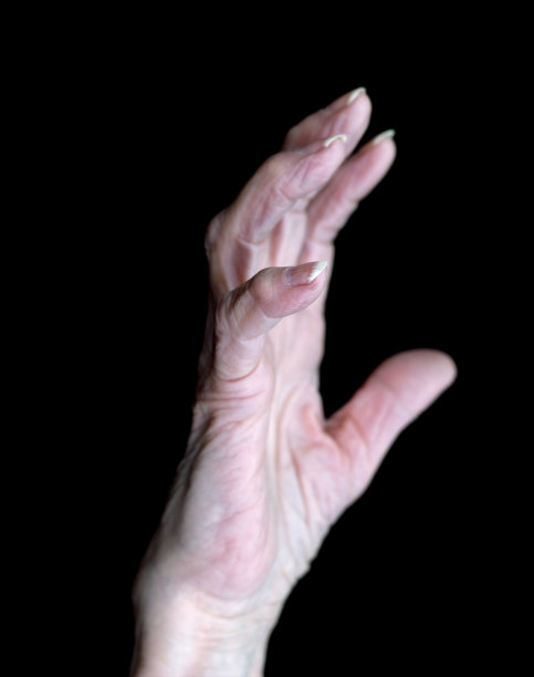 岁女性的手图片下载