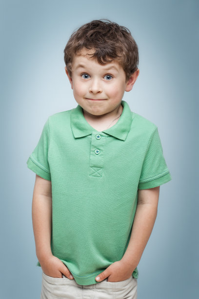 小男孩的肖像图片下载