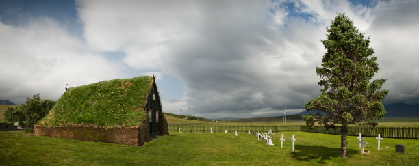草坪教堂和墓地图片下载