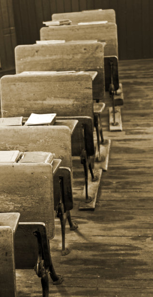 Sepia的古董桌图片下载