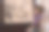小女孩用木炭作画图片下载