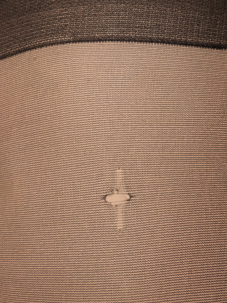 特写的棕色长袜或连裤袜与小跑图片下载