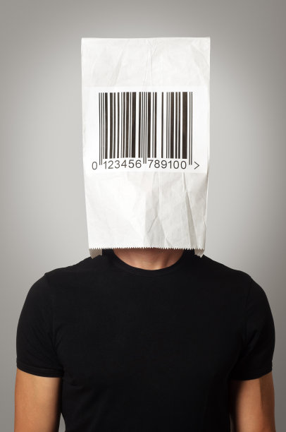 头戴纸袋的男人-条形码图片下载