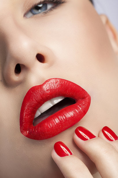 红唇美女图片下载