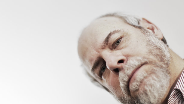 浅焦点资深男士图片下载