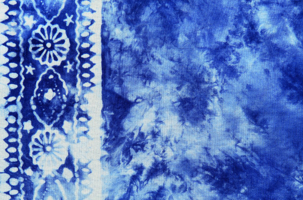 带边的蓝色扎染织物图片下载