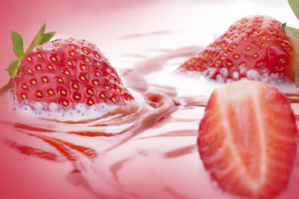 新鲜的草莓图片下载